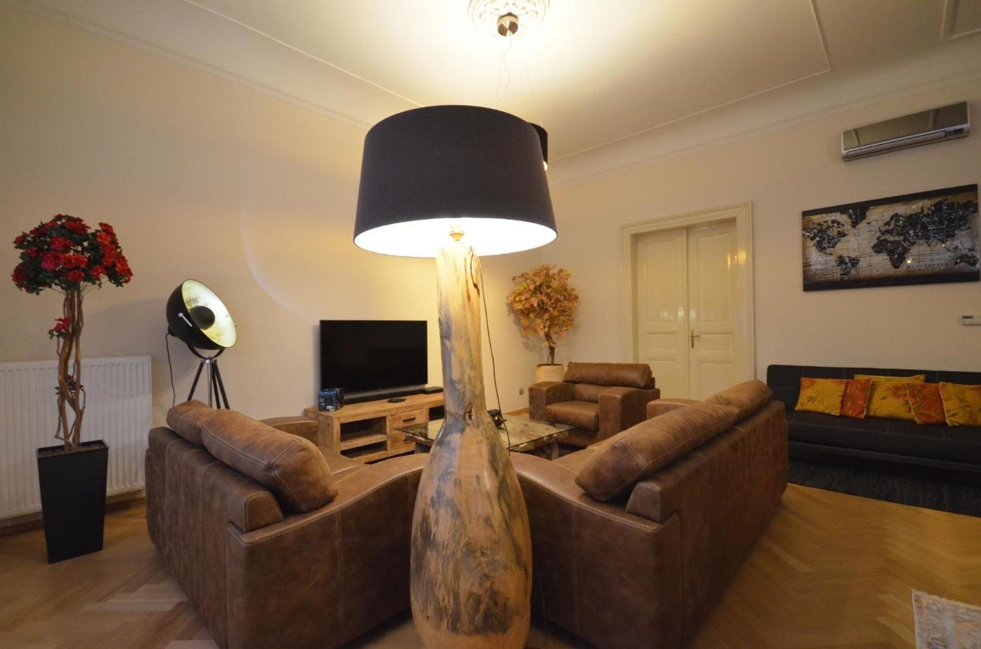 Apartment Fuer 3 Personen Und 2 In