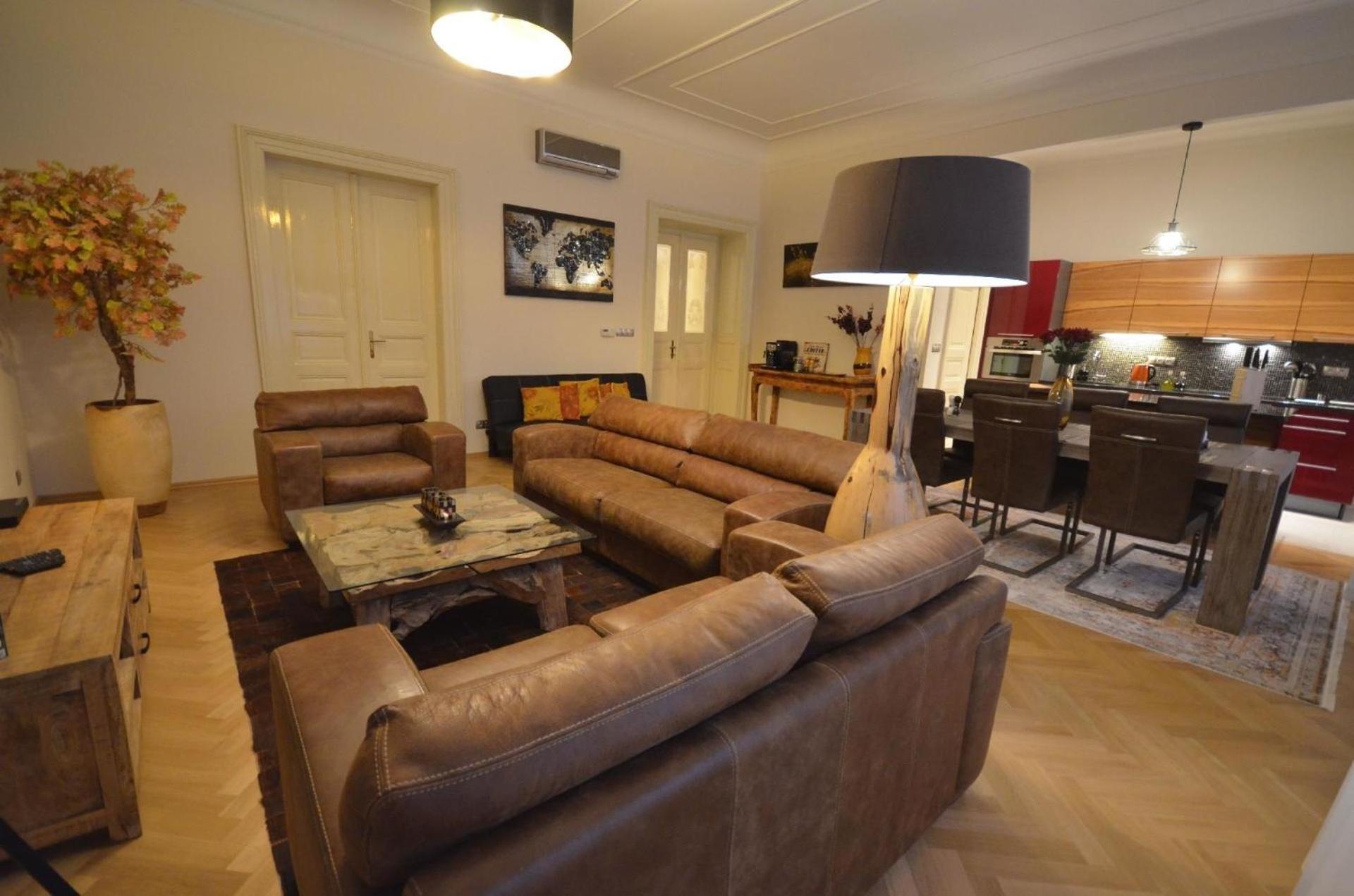 Apartment Fuer 3 Personen Und 2 In Prague