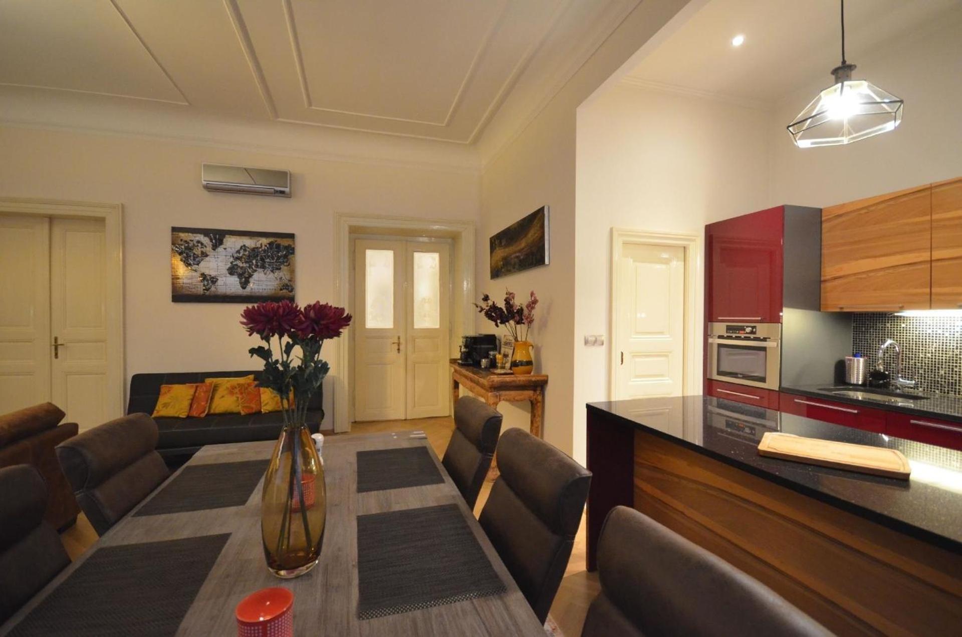 Apartment Fuer 3 Personen Und 2 In Prague
